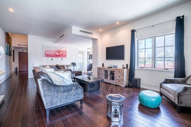 Photo - 225 S Hamilton Dr