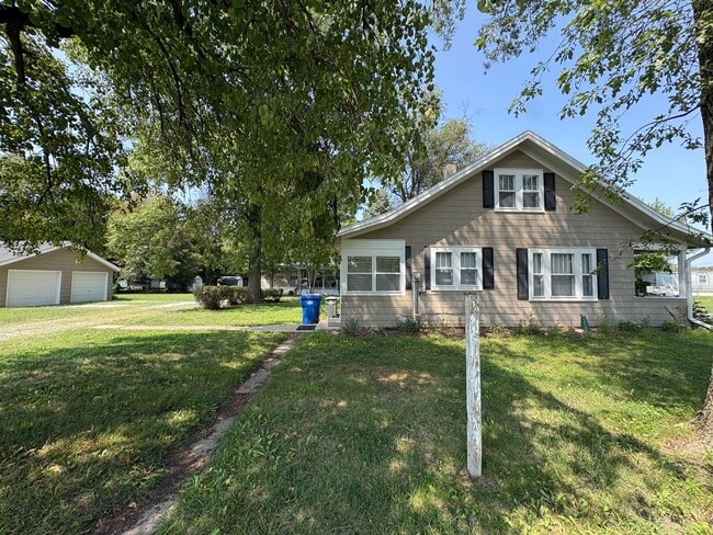 Photo - 2209 Hawthorne Ave
