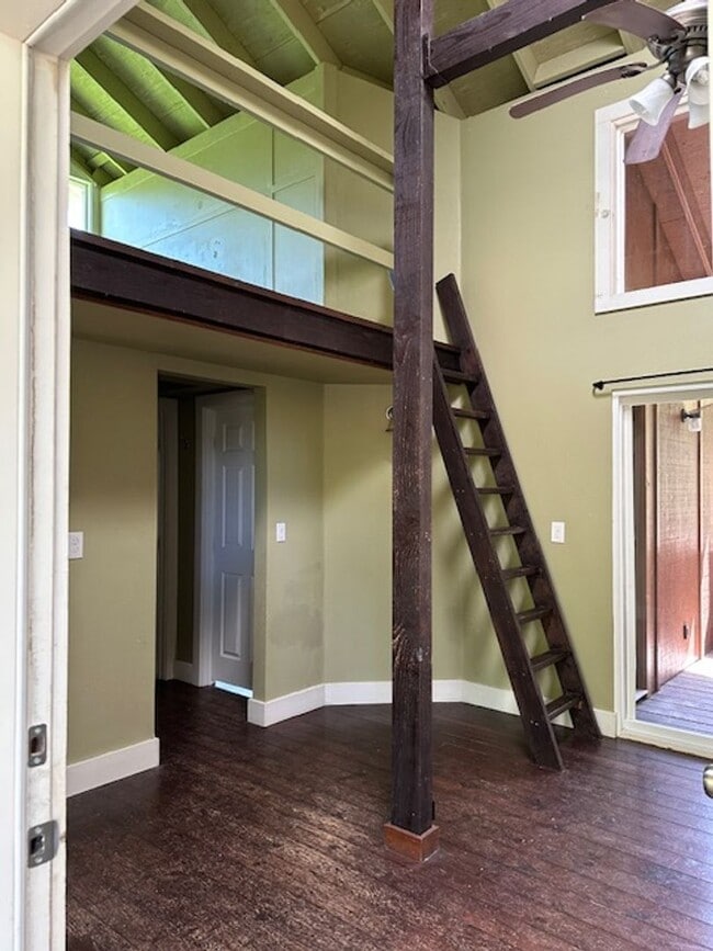 Building Photo - 220 Laniloa Way Unit 220A Laniloa Way-A 2bd/1ba with a loft