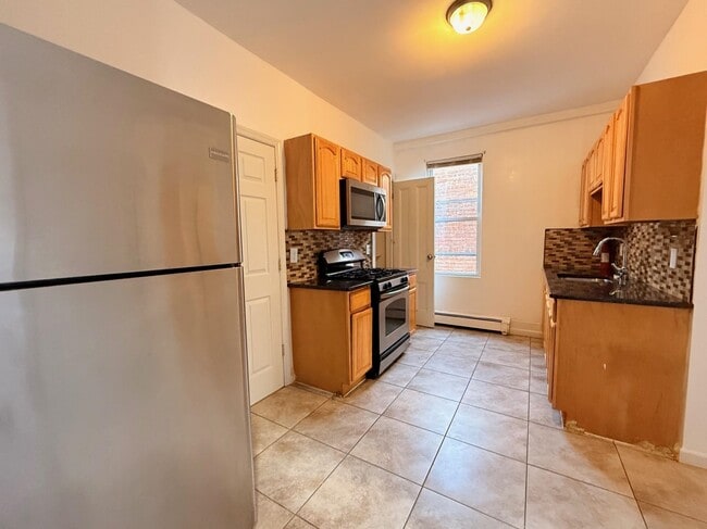 Photo - 35 W 47th St