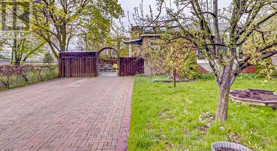 Photo - 497 Lynett Crescent