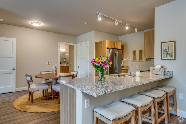 1 BR, 1 BA - 952SF