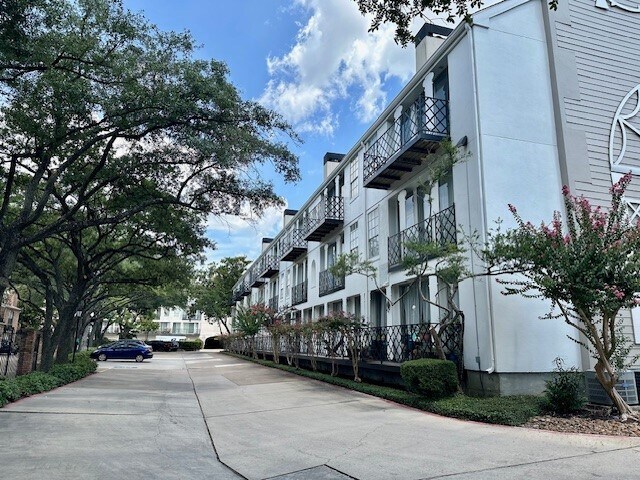 Photo - 2333 Bering Dr