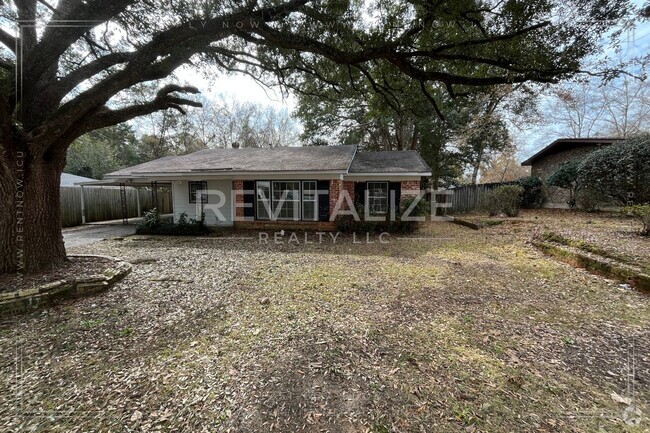 Building Photo - Coming Soon! 3 Bedroom/1.5 Bathroom Home i...