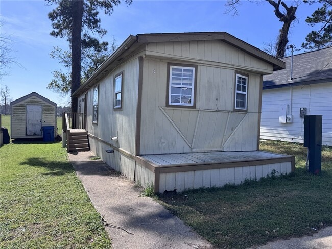 Building Photo - 16917 W Lynbrook