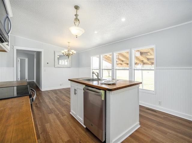 Photo - 9558 Diamond Avenue