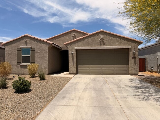 Building Photo - Newer 4 Bed / 3 bath Single Level home with Den