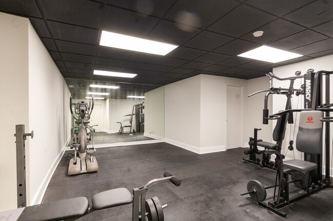 Photo - 931 W Leland Ave