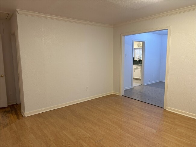 Photo - 1420 Harrop Ave