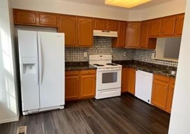 Photo - Very well maintained 3 bedroom 2 full 2 ha...