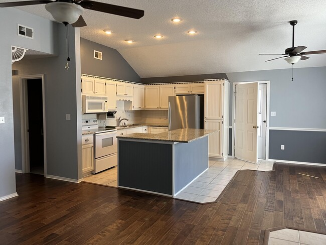 Photo - 2260 Estate Cir