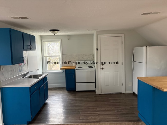 Building Photo - 37 Godfrey St Unit 3