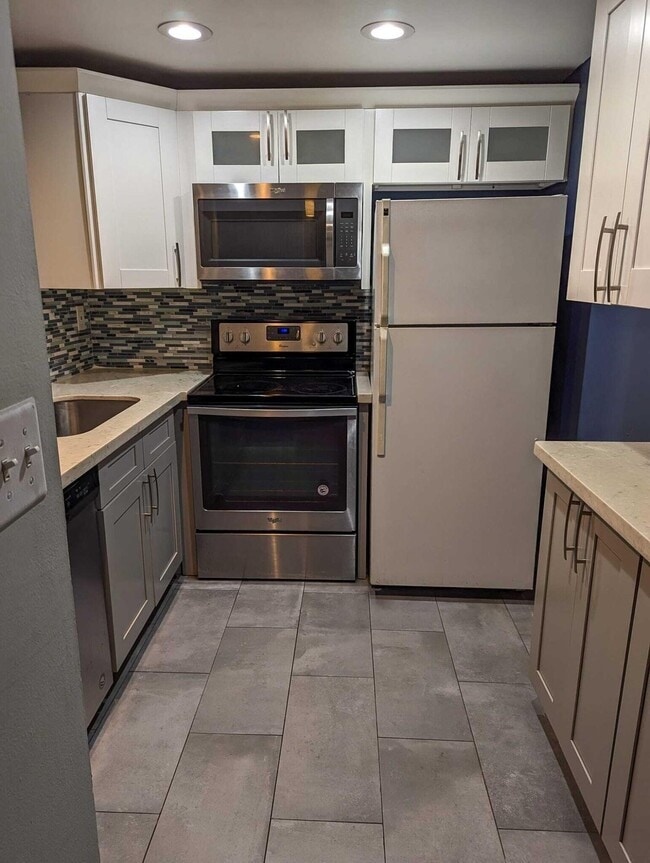 Building Photo - 4101 NW 26th St Unit 358