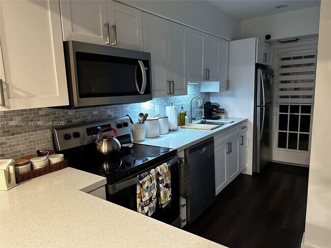 Building Photo - 3971 Coral Springs Dr