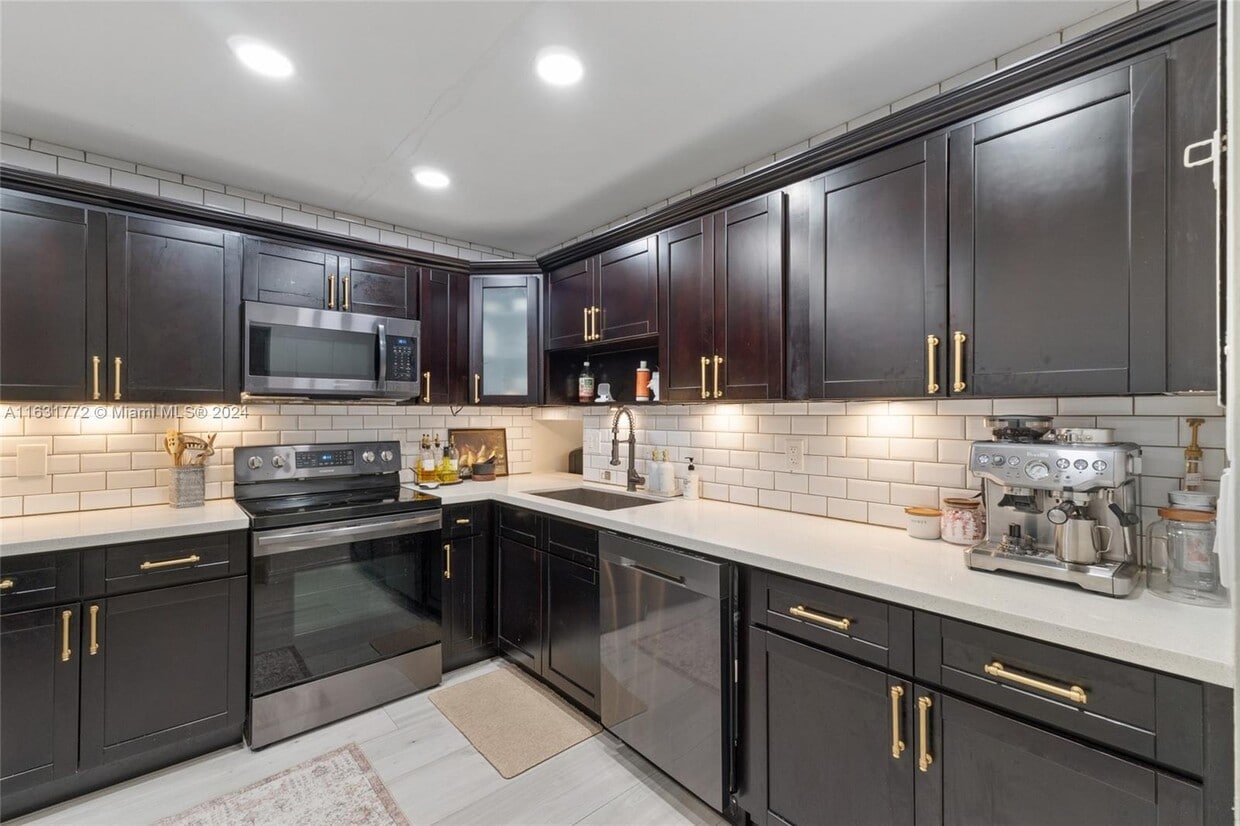 Photo - 4670 NW 30th St (Coconut Creek, FL)