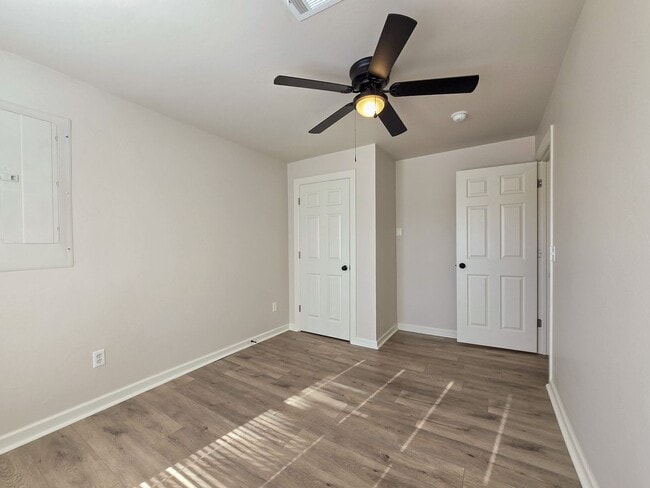 Photo - 1224 N Market Ave