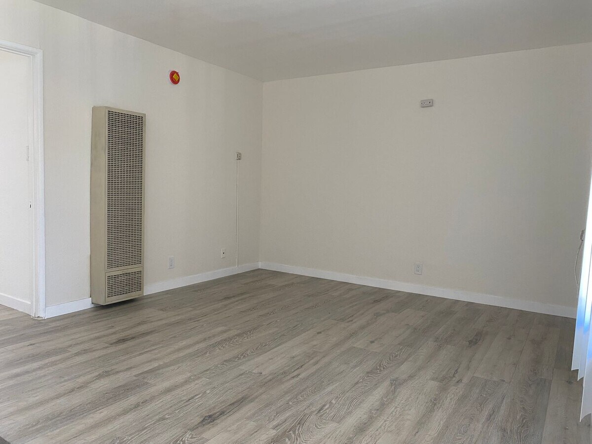 Photo - 8712-8718 Parthenia Place