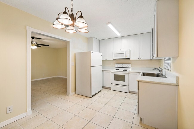 Photo - 9423 SW 52nd Ct