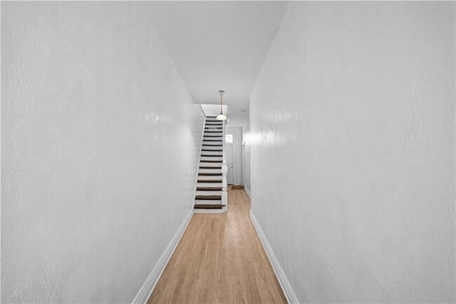 Photo - 3053 Brereton St