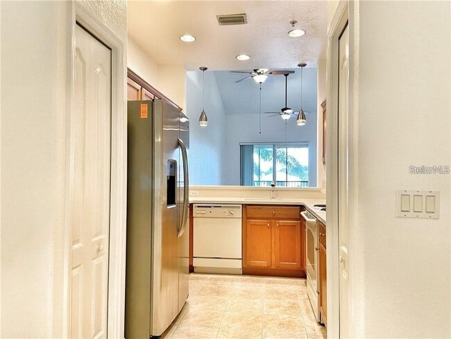 Photo - 915 Fairwaycove Ln Unit 208