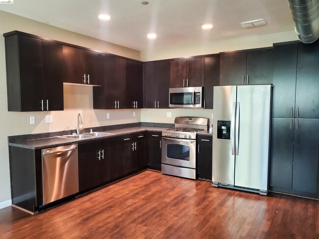Photo - 859 Graphite Ln