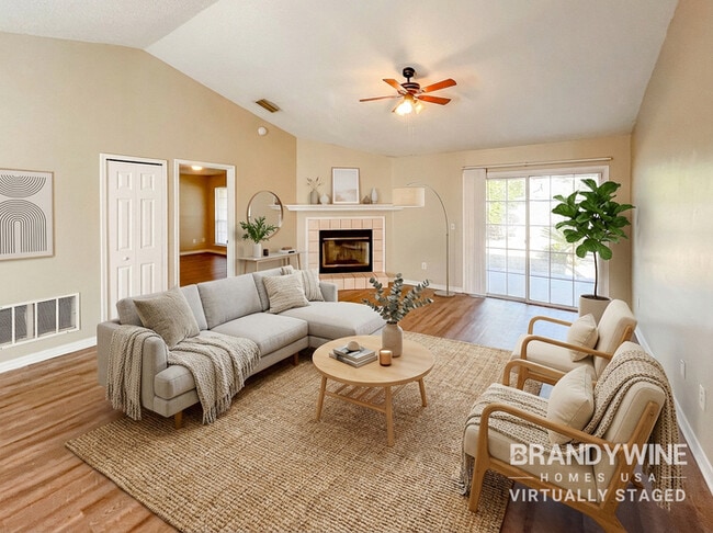 Photo - 8145 Mactavish Way W