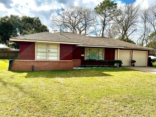 Building Photo - 1735 S Park