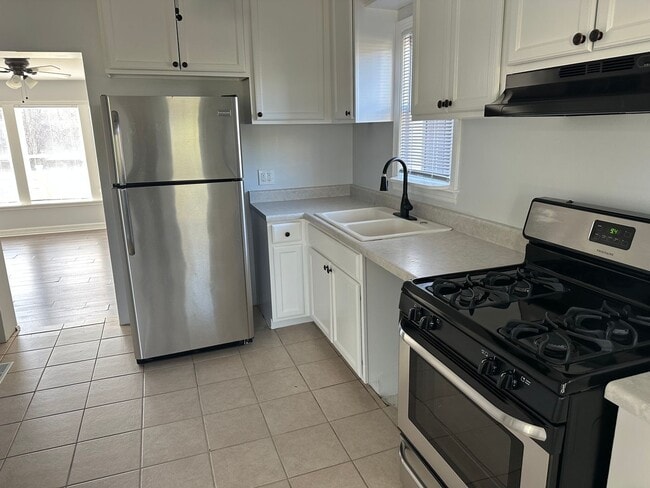 Photo - cute house available in Antioch!