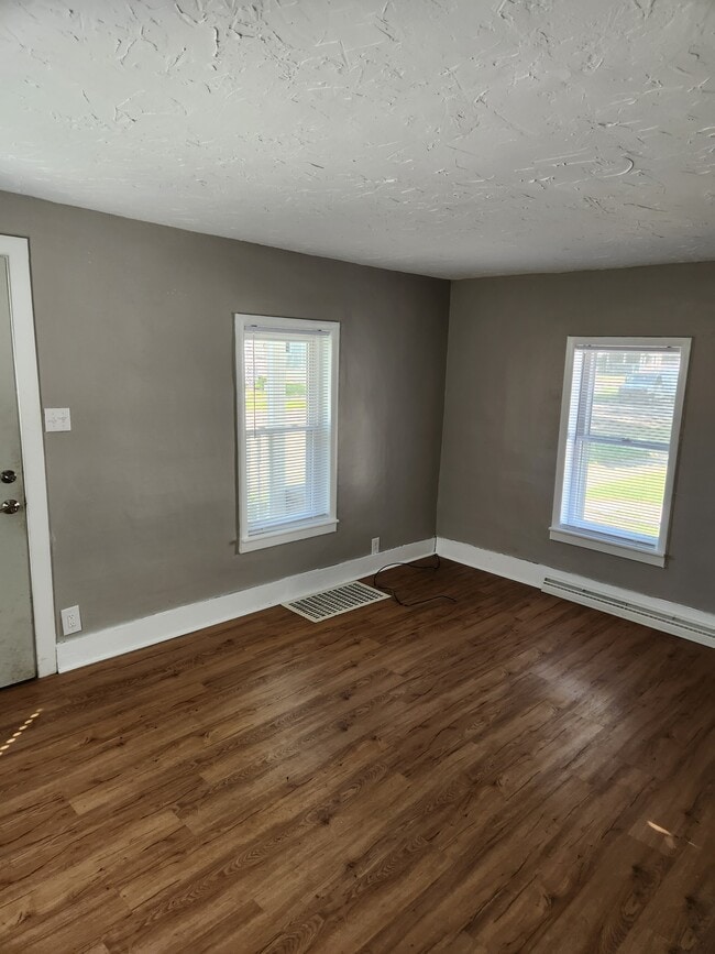 912 Elm St