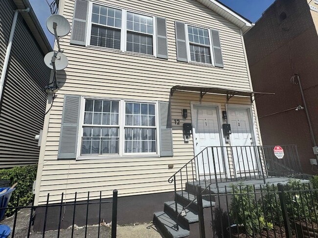 Building Photo - 12 Bayview Ave Unit 1