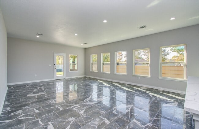Photo - 898 Rd 3556