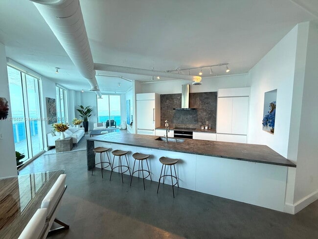 Building Photo - 700 NE 25th St Unit 2003