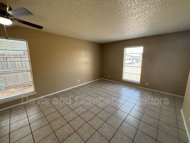 Photo - 4805 Country Club Dr Unit B