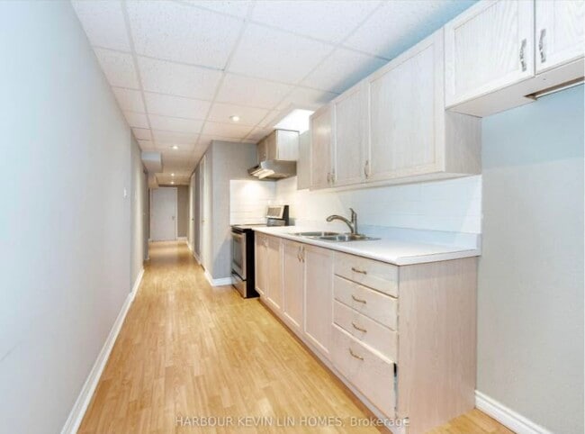 Building Photo - Basement Apartment in Maple, ONT Unit Basement Apartment