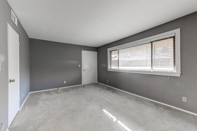 Photo - 20 26th St NW Unidad B3