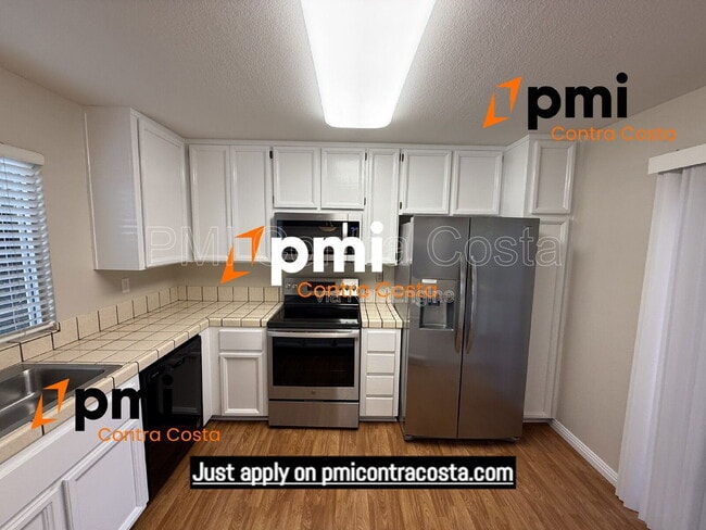 Photo - 974 Signal Ct