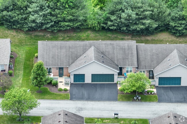 Photo - Crown Pointe Condominiums