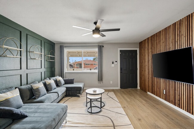 Building Photo - 4127 W Wilshire Dr Rental