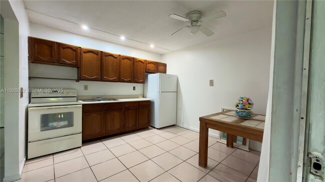 Photo - 274 SW 9th St Unit 2