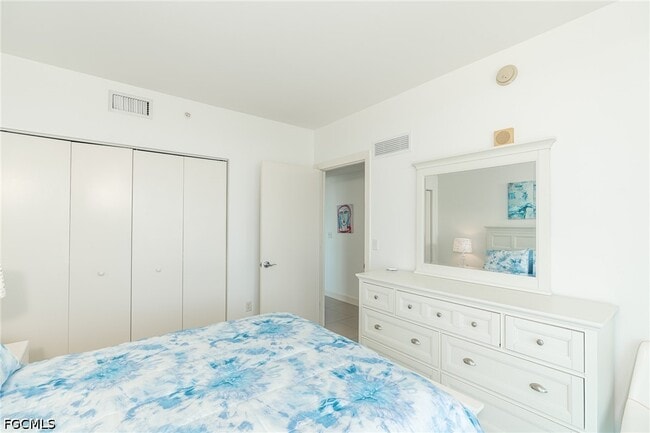Building Photo - 3000 Oasis Grand Blvd Unit 801