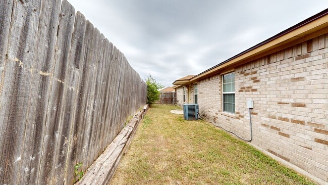 902 Yi Dr