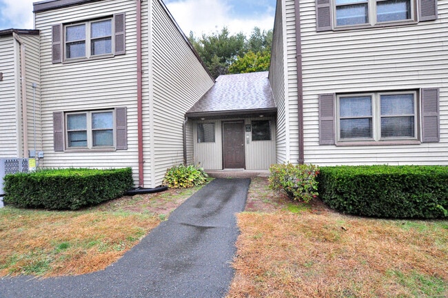 Building Photo - 710 Twin Circle Dr Unit 710