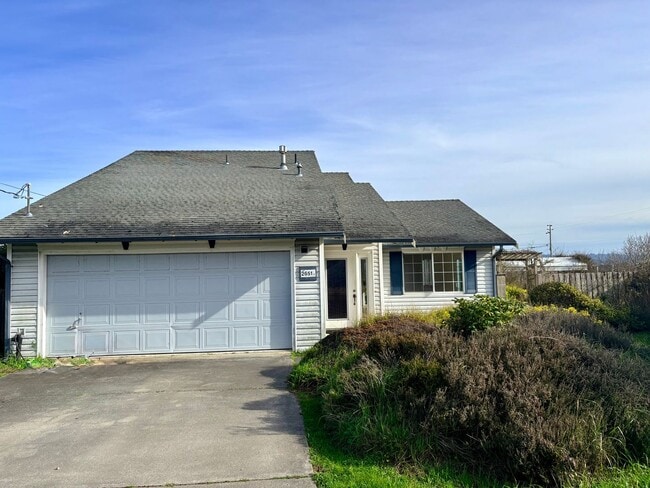 Building Photo - 3 Bed 2 Bath