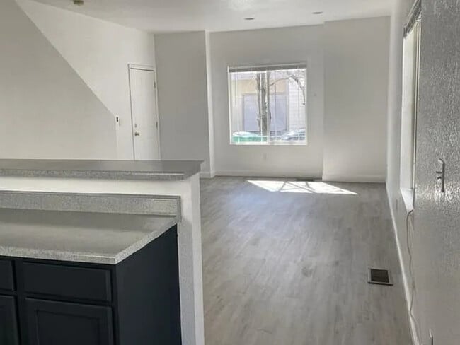 Photo - 1313 Powell Ln