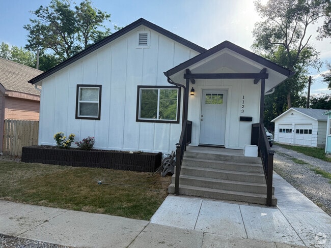 Building Photo - 1123 Monroe Ave Rental