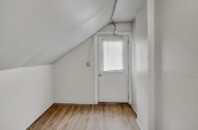 Photo - 1120 1/2 Washington St