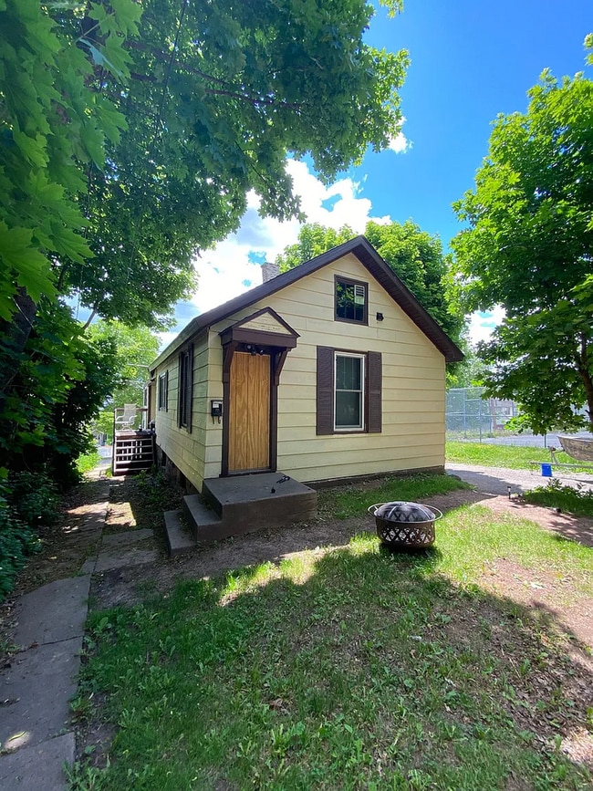 Building Photo - 922-922 E 5th St Unit 920 1/2 (House)
