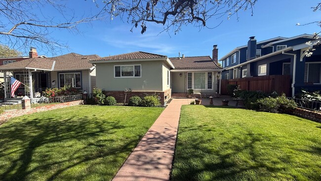 Building Photo - Charming Hayward Park Residence