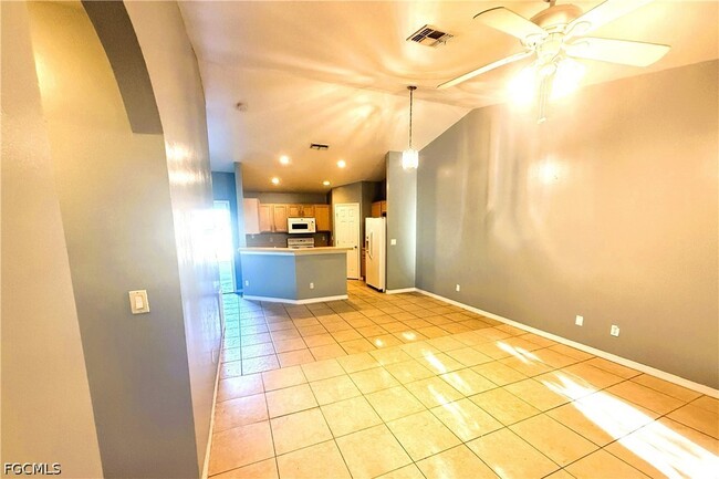 Photo - 609-611 Hawthorne Ave S