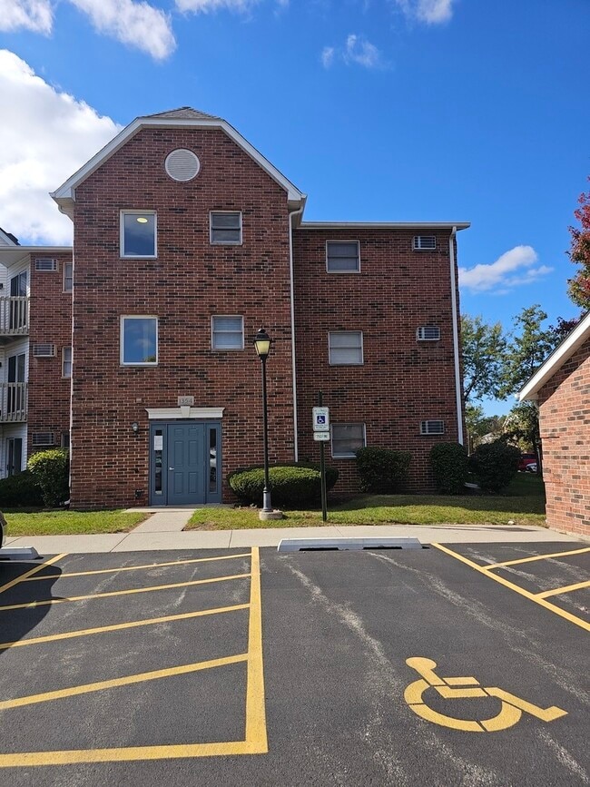 Building Photo - 1354 Cunat Ct Unit 1B
